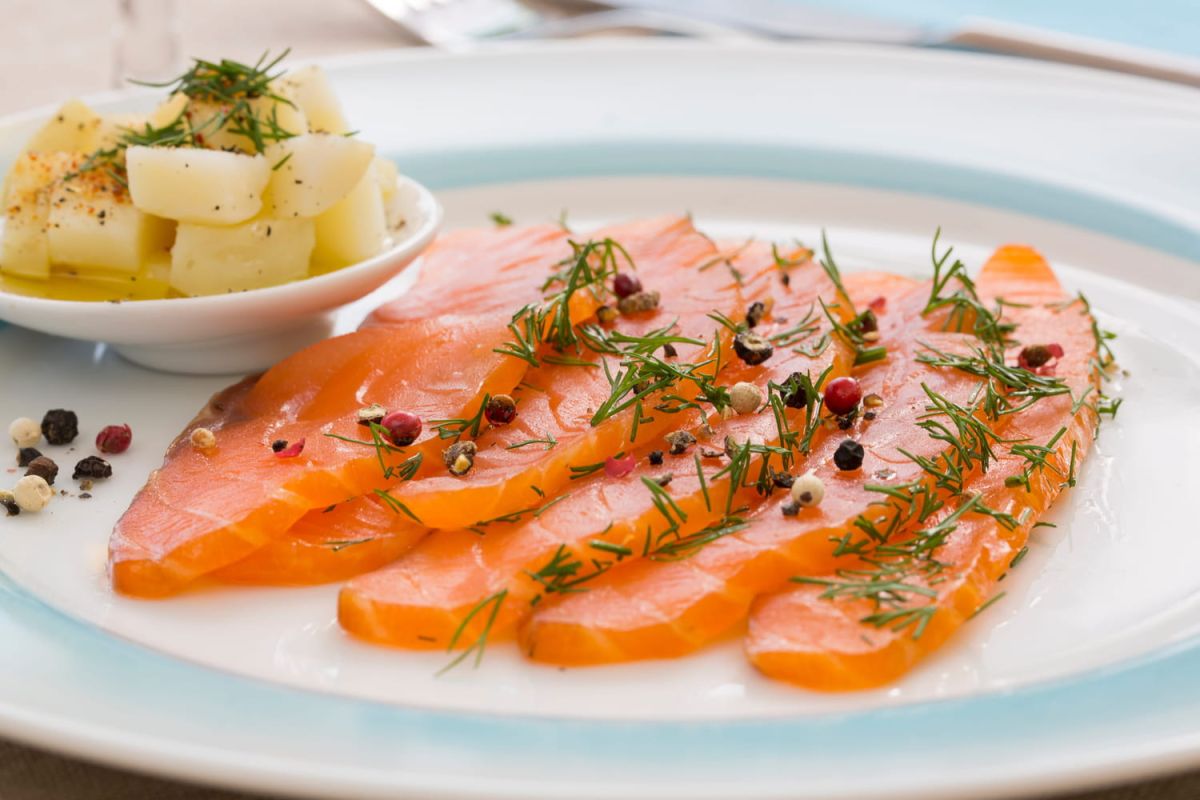 Économisez en élégance : le saumon mariné de Philippe Etchebest