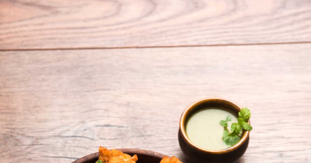 Un apéritif gourmand avec des acras de légumes ensoleillés