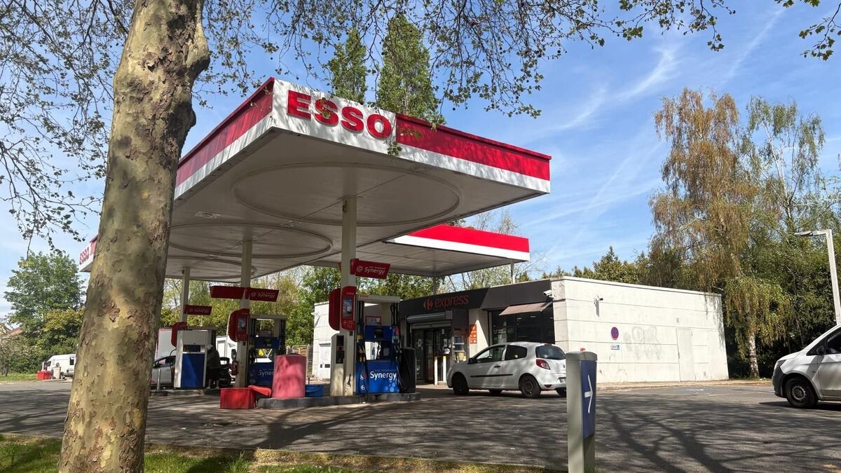 les habitants de cergy s'inquiètent de la fermeture d'un carrefour express et d'une station esso