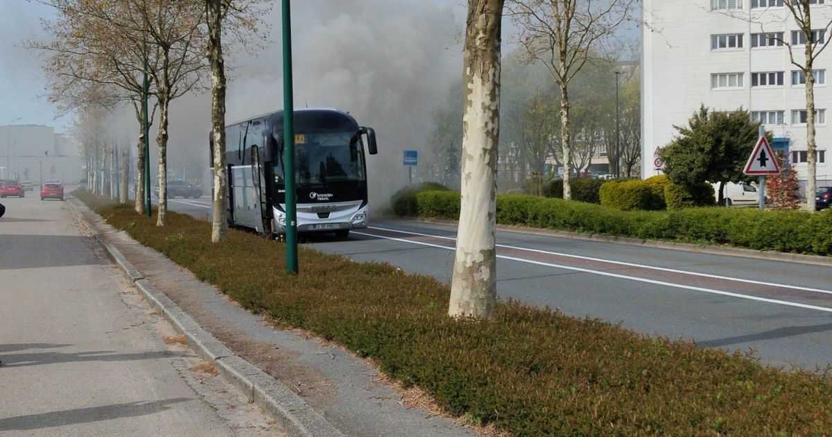 Un car scolaire s'embrase à Boulogne-sur-Mer : 47 enfants s'en sortent sans dommage