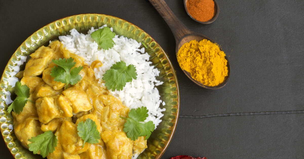 Un poulet curry au chorizo crémeux : la recette express qui va éveiller vos papilles