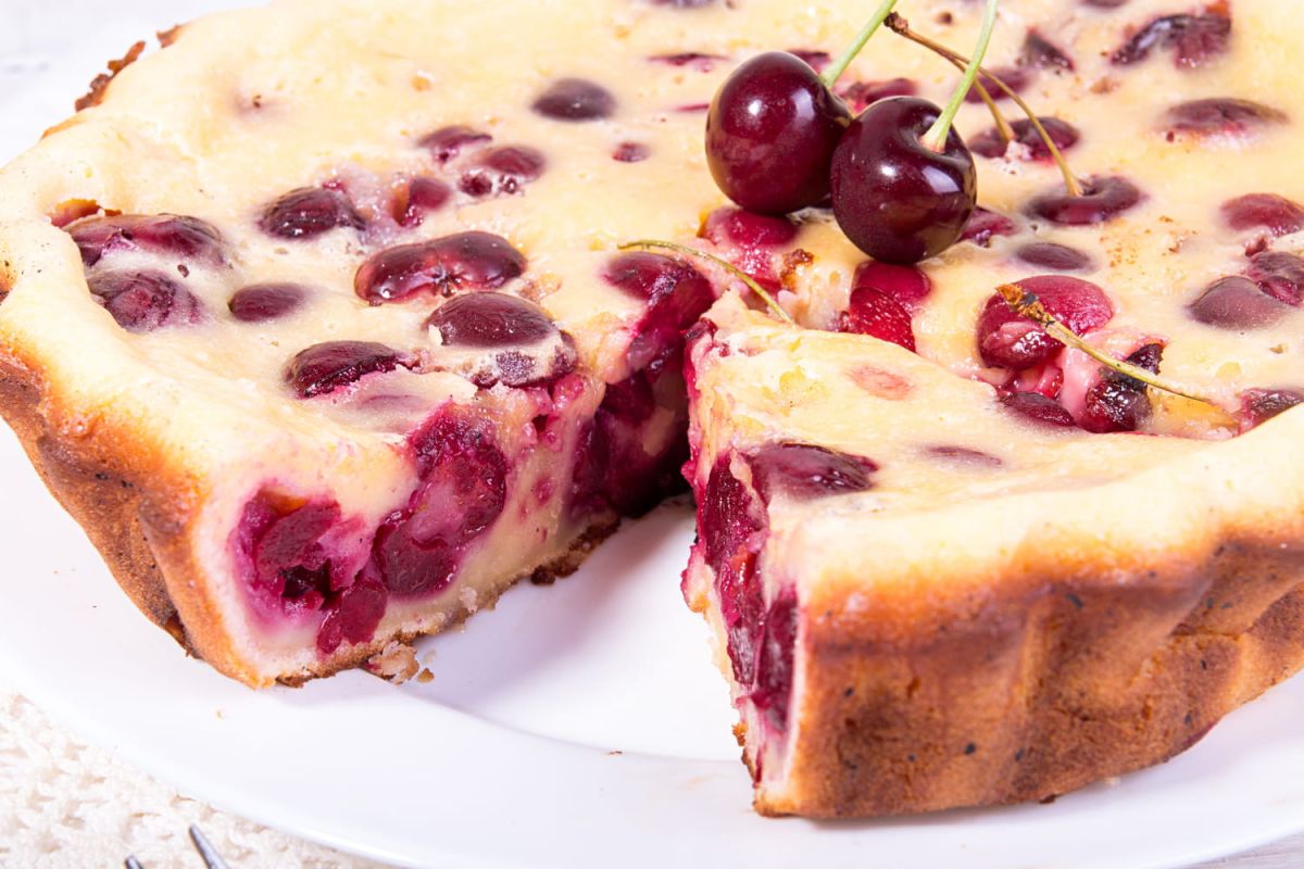 Cyril Lignac révèle l’ingrédient secret de son clafoutis aux cerises