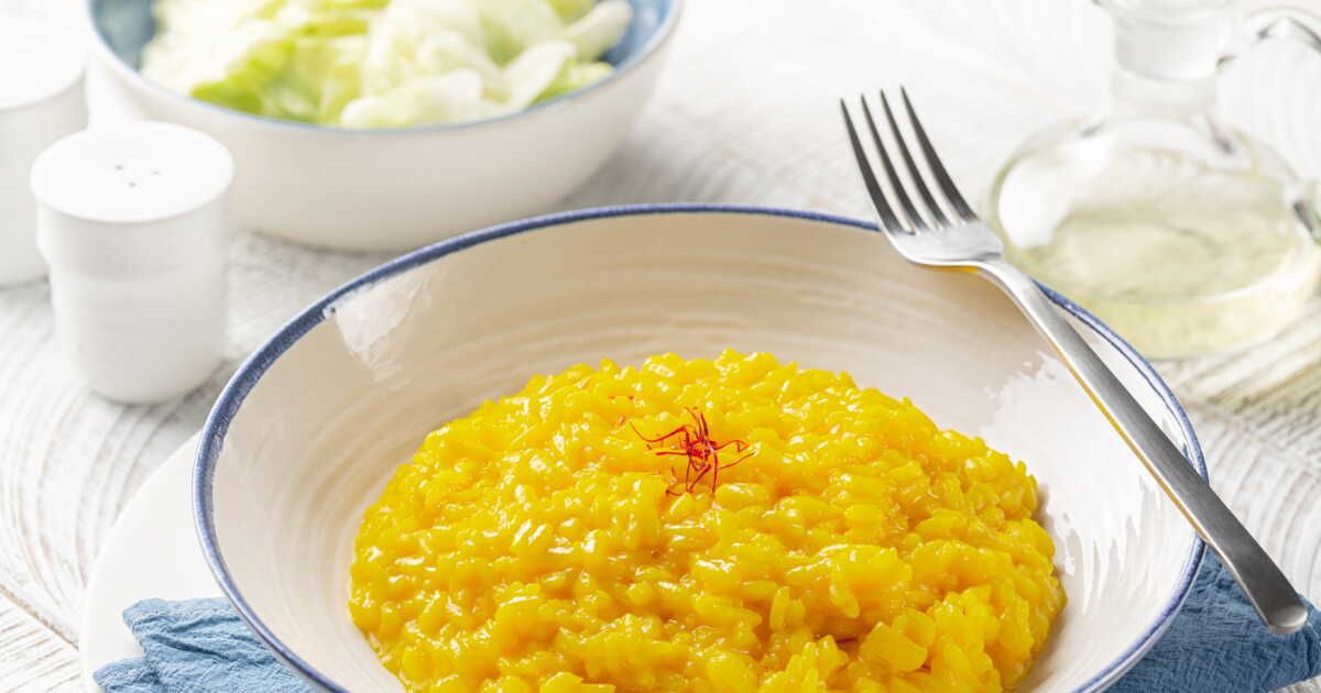 Un voyage culinaire avec le risotto à la milanaise de Julie Andrieu