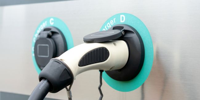 Pourquoi choisir une borne de recharge 50 kW pour votre voiture électrique ?