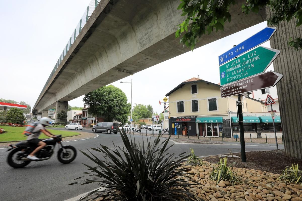 Biarritz : un motard gravement blessé après une chute spectaculaire
