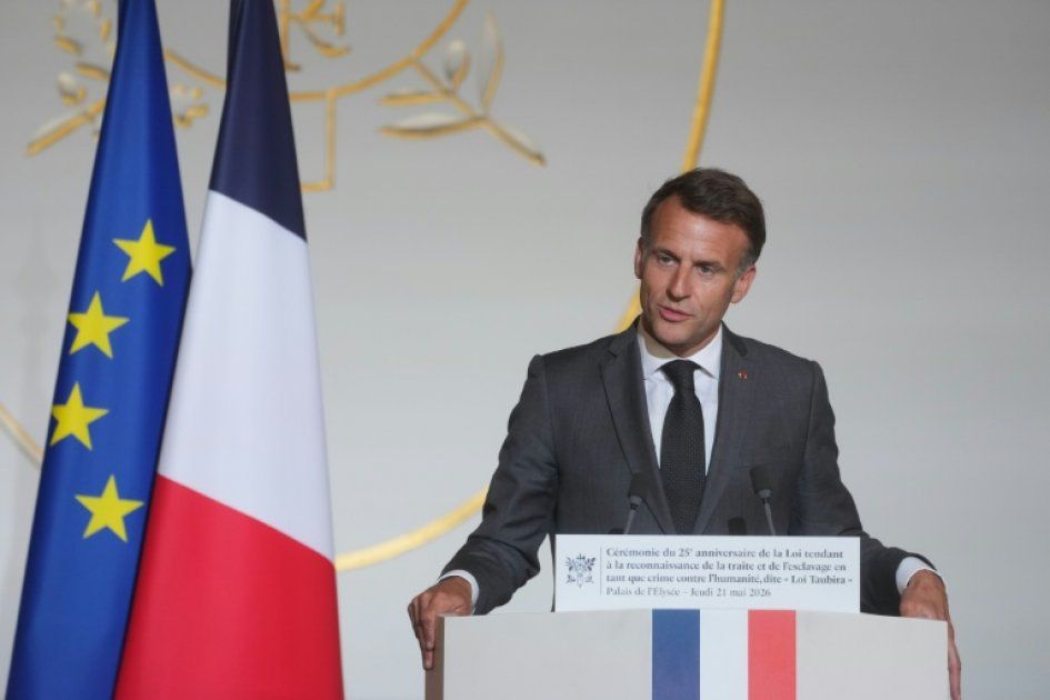 Macron plaide pour l'abrogation du Code noir et aborde le délicat sujet des réparations