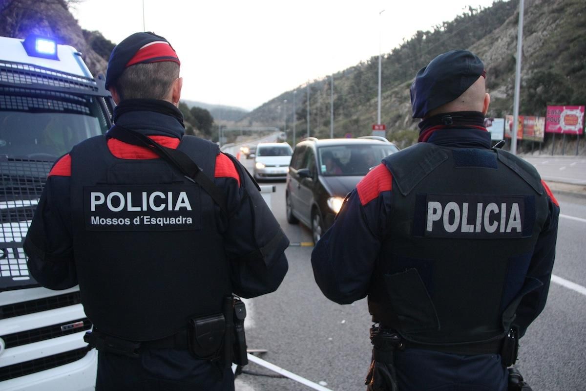 Trois policiers canadiens arrêtés pour agression à Barcelone