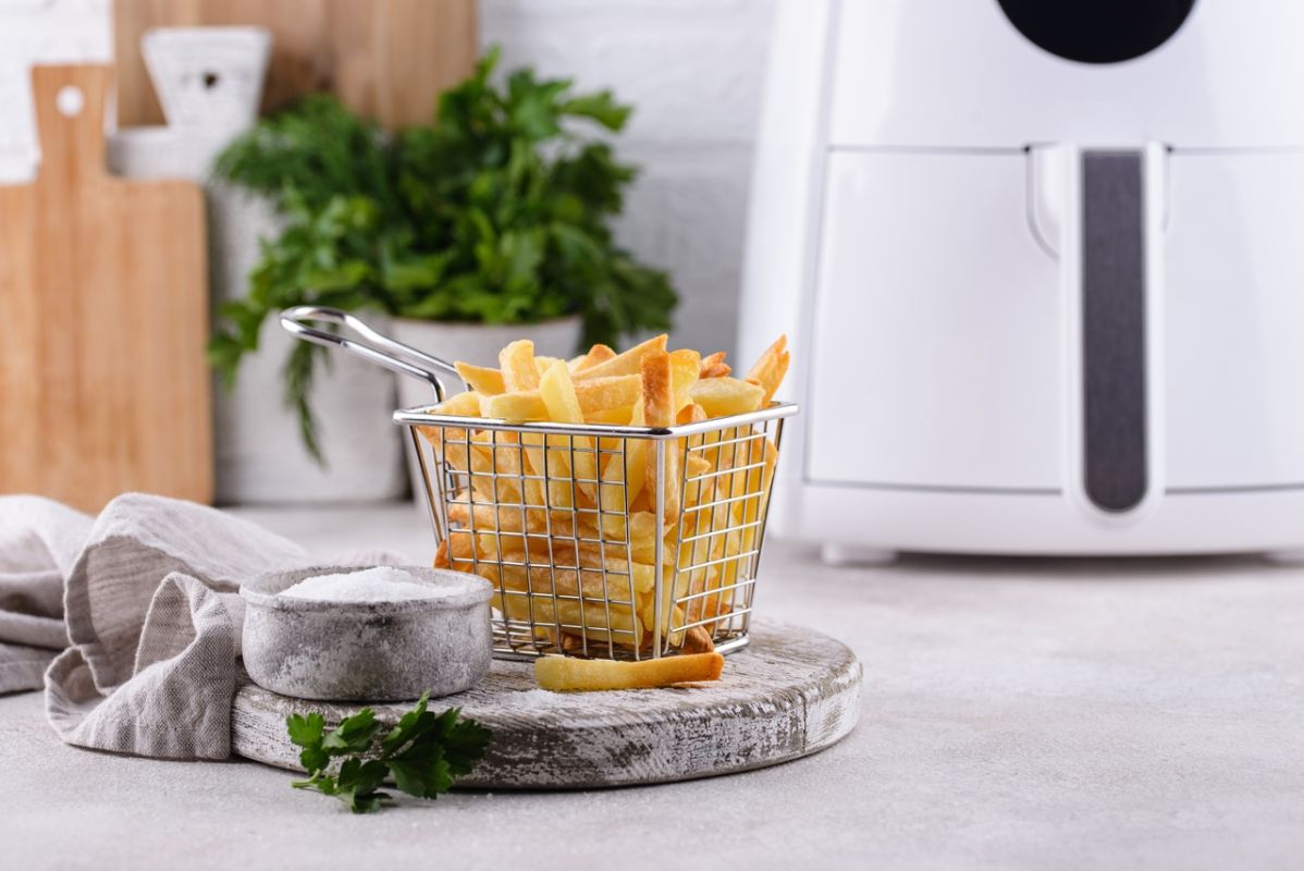 Attention à votre airfryer : un fécule populaire bientôt cancérogène?