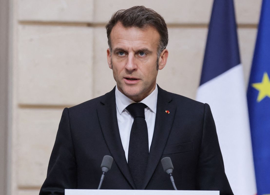 Pourquoi Emmanuel Macron hésite à dévoiler les dates de la présidentielle de 2027 ?