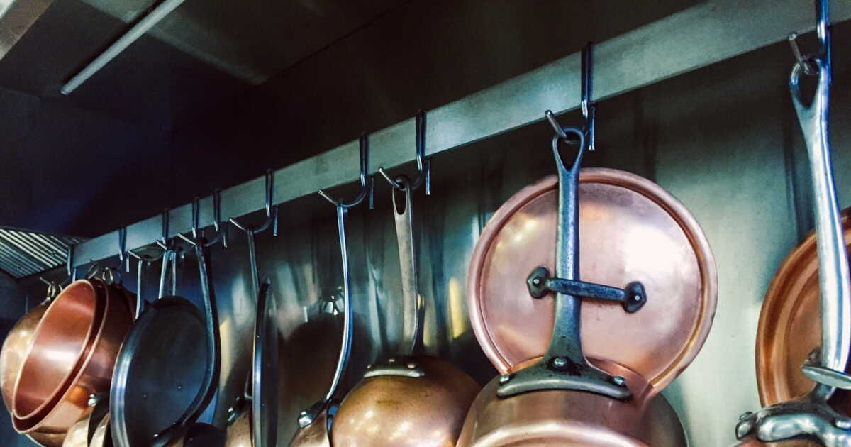 Redonnez vie à vos casseroles en cuivre : astuces pour un nettoyage parfait
