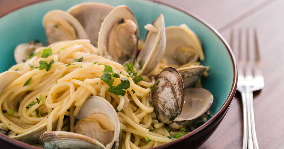 Un trésor culinaire italien en danger : les spaghetti alle vongole menacés à Venise