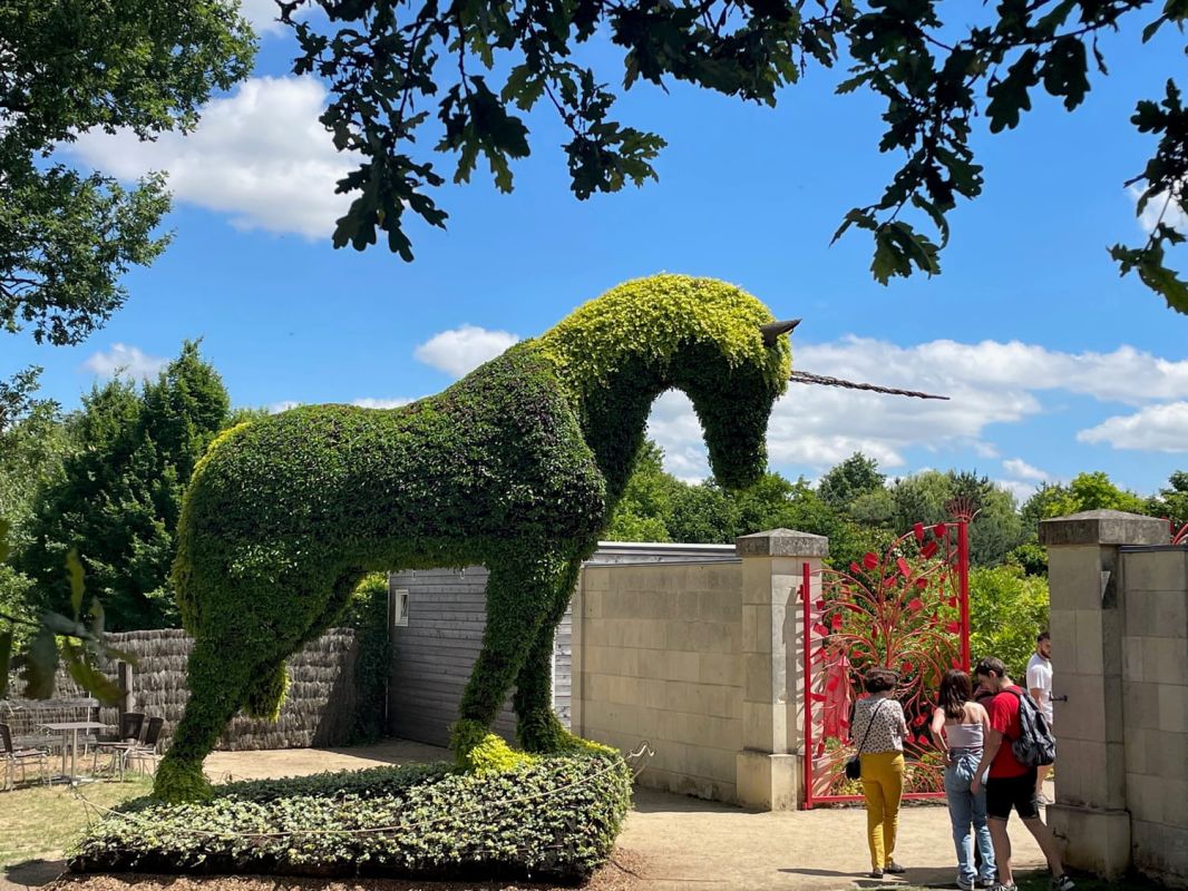 Une licorne géante enchante Terra Botanica