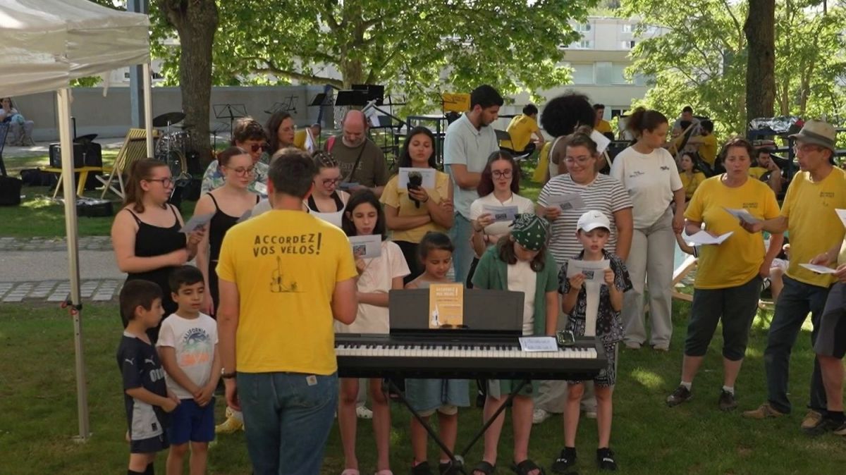 L'orchestre itinérant des Forces Majeures : la musique classique à vélo dans les villages