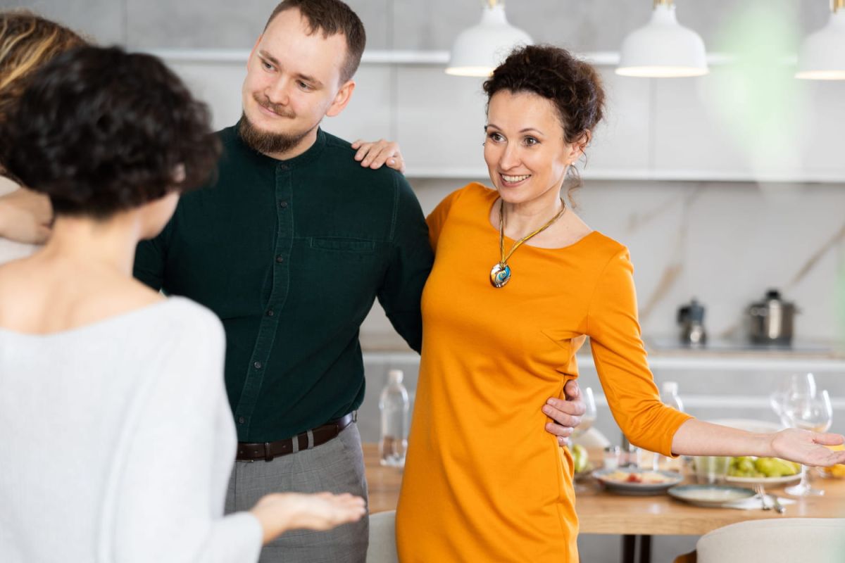 Comment maîtriser l'art d'arriver à un dîner sans faux pas