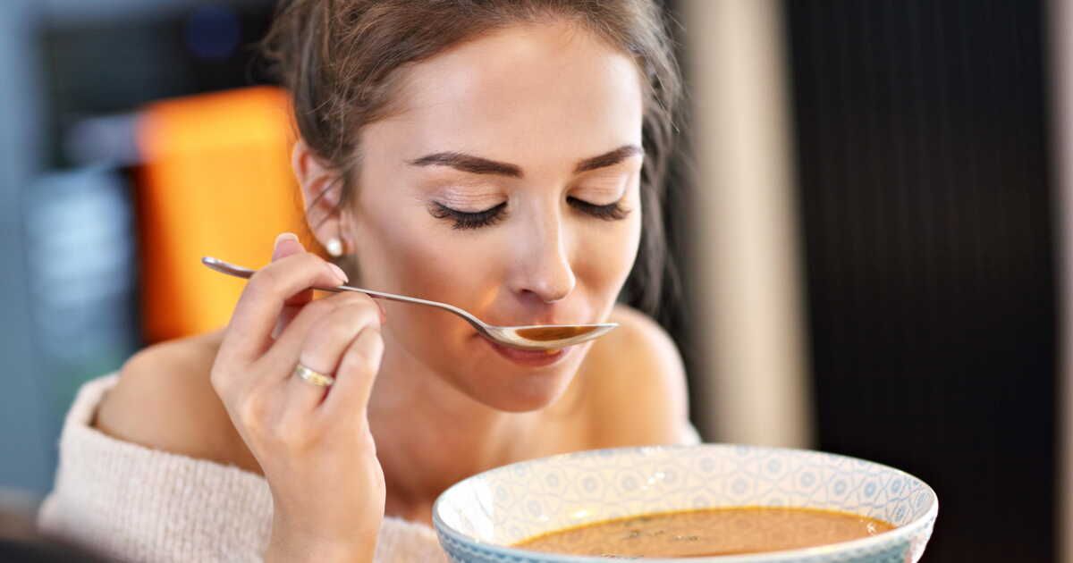 Démarrez la saison des soupes avec ces recettes drainantes