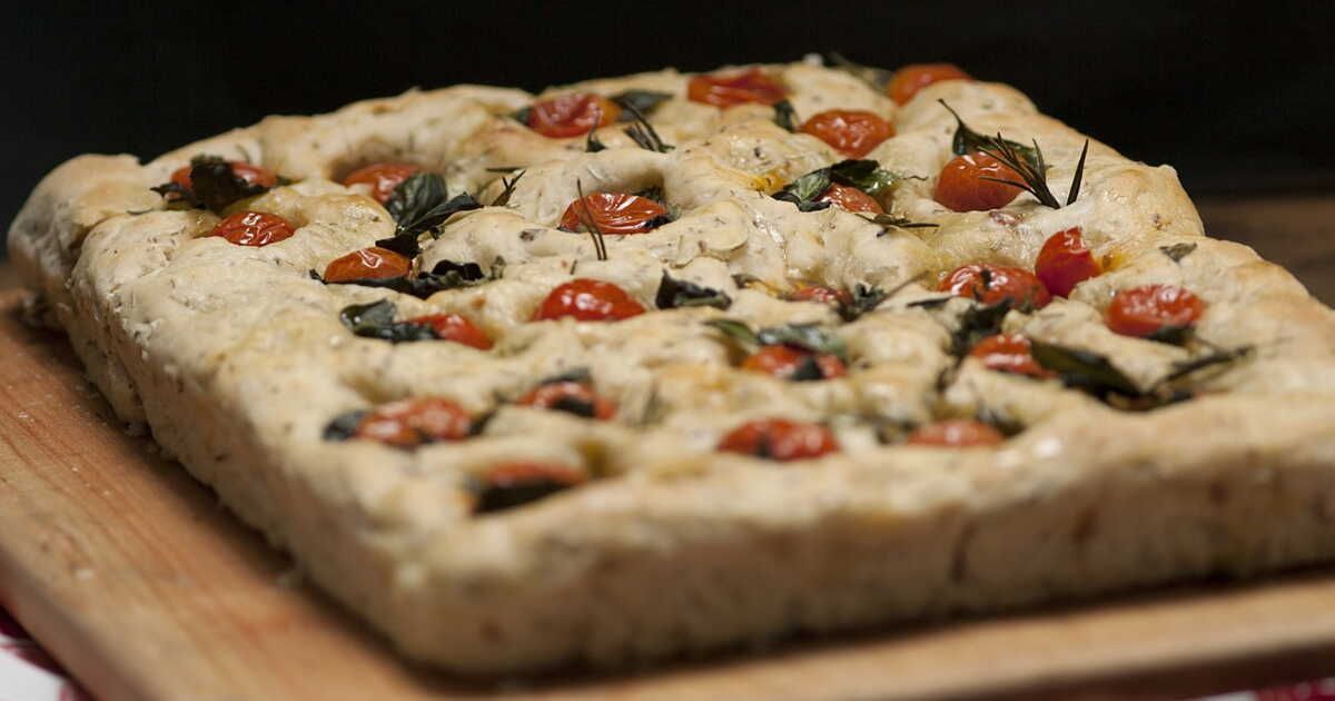 Découvrez la focaccia sans pétrissage : recette simplissime pour un pain italien moelleux
