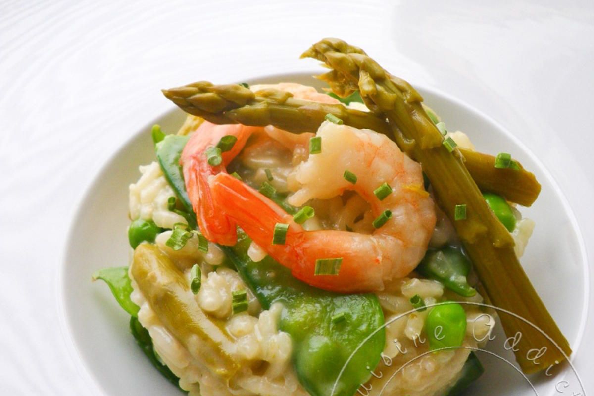 Un risotto printanier aux légumes croquants et crevettes