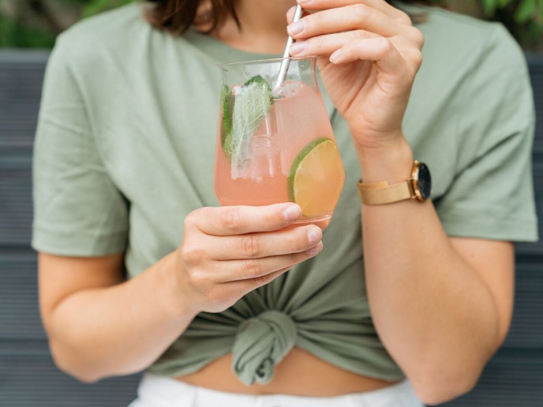 Des alternatives rafraîchissantes à l'eau pour une hydratation optimale