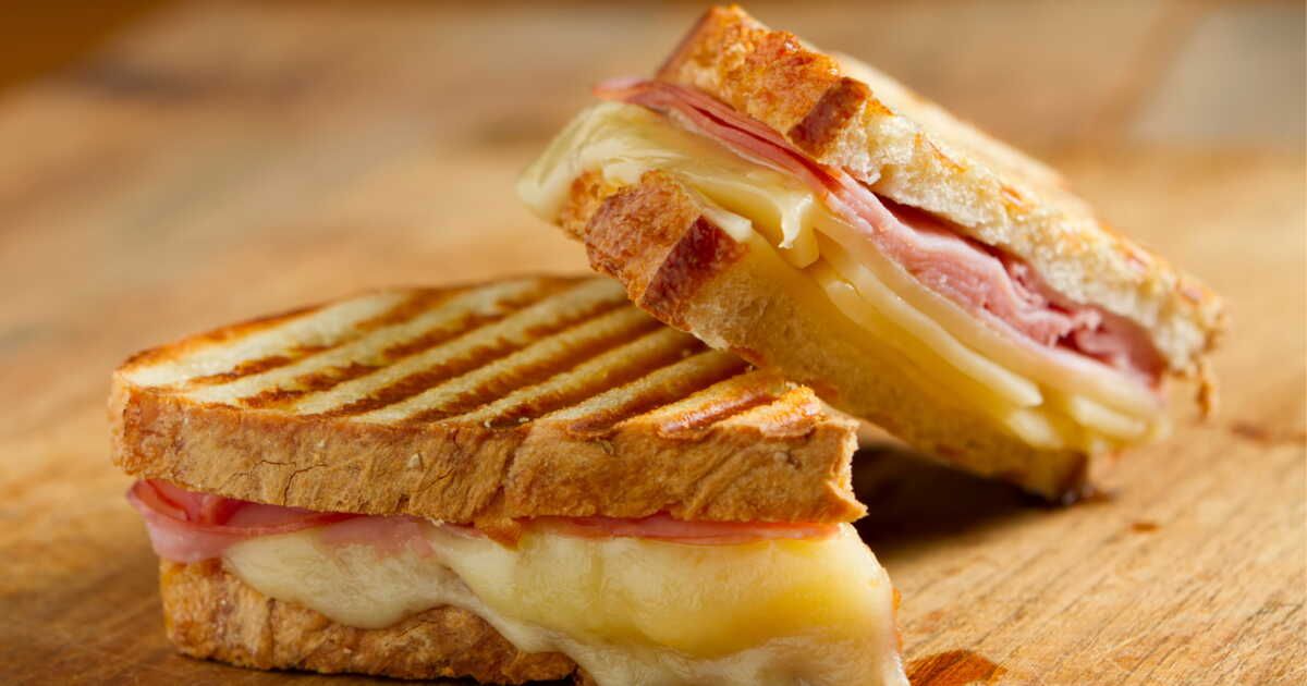 Les secrets d'un croque-monsieur doré au four : croustillant et savoureux