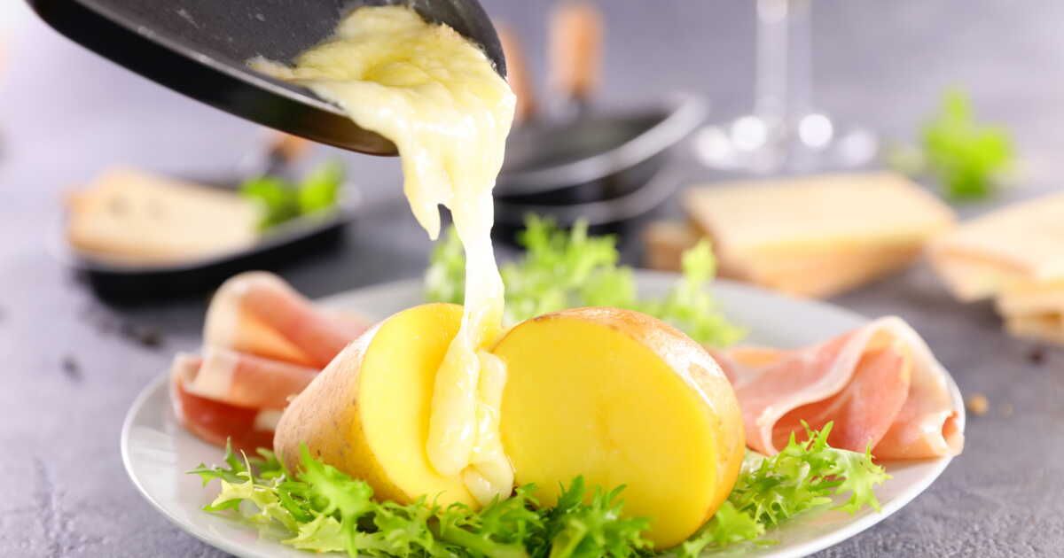À la découverte de la raclette, un délice médiéval devenu incontournable