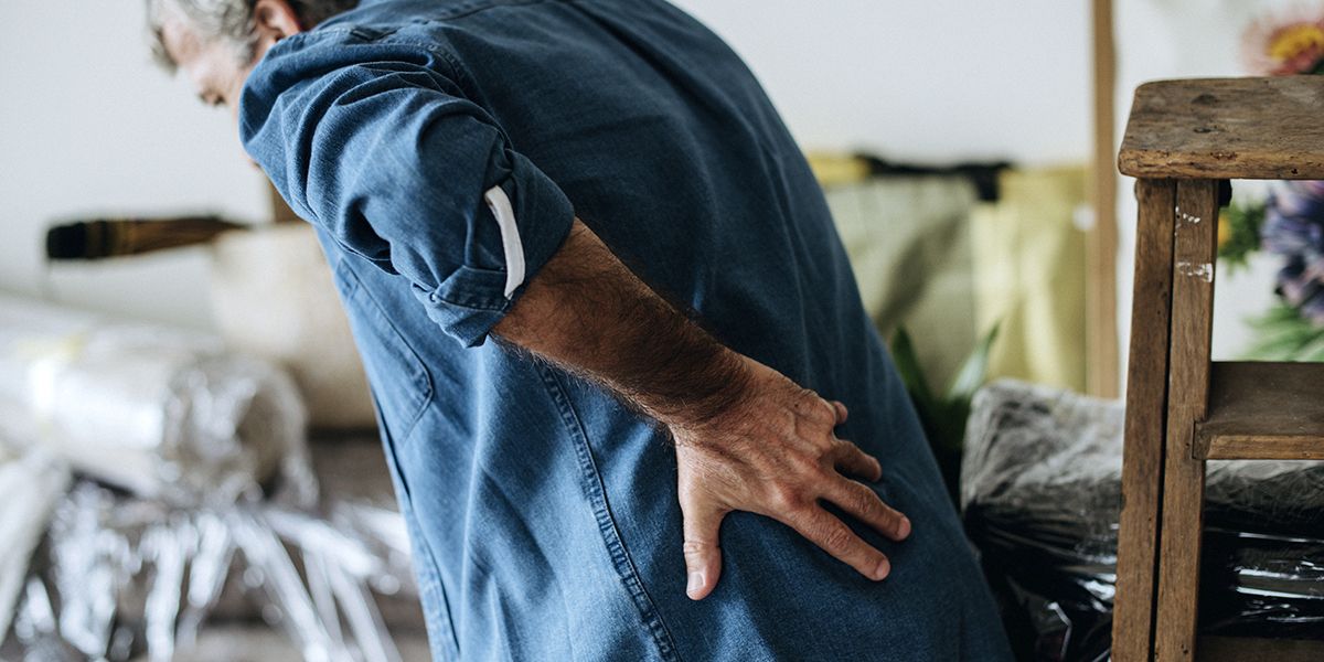 Des solutions efficaces pour soulager les maux de dos des seniors