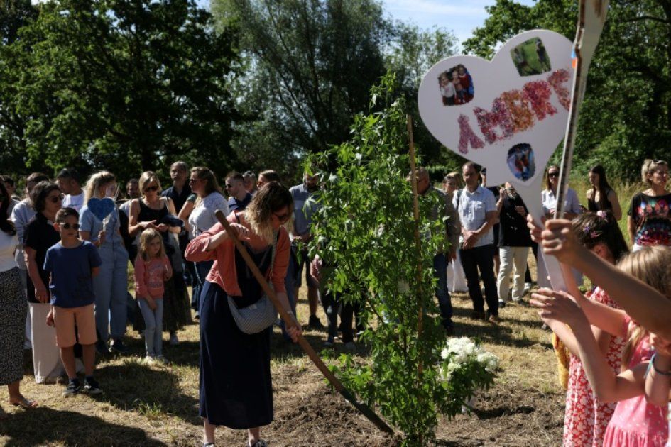 Une cérémonie poignante pour les victimes d'un féminicide dans le Val-d'Oise