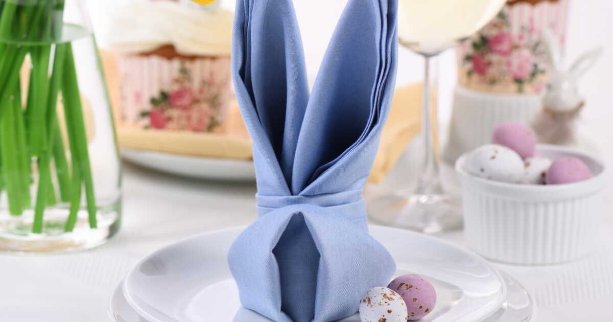 Astuce déco : pliez vos serviettes en lapin pour Pâques