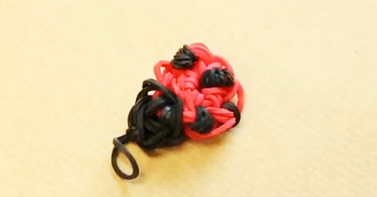 L'art du Rainbow Loom : créez votre propre charm coccinelle