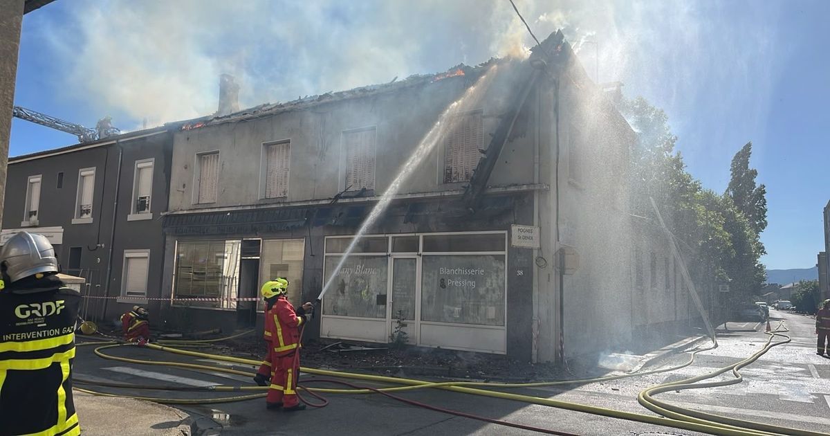 Un incendie ravage un immeuble à Romans-sur-Isère, la circulation interrompue