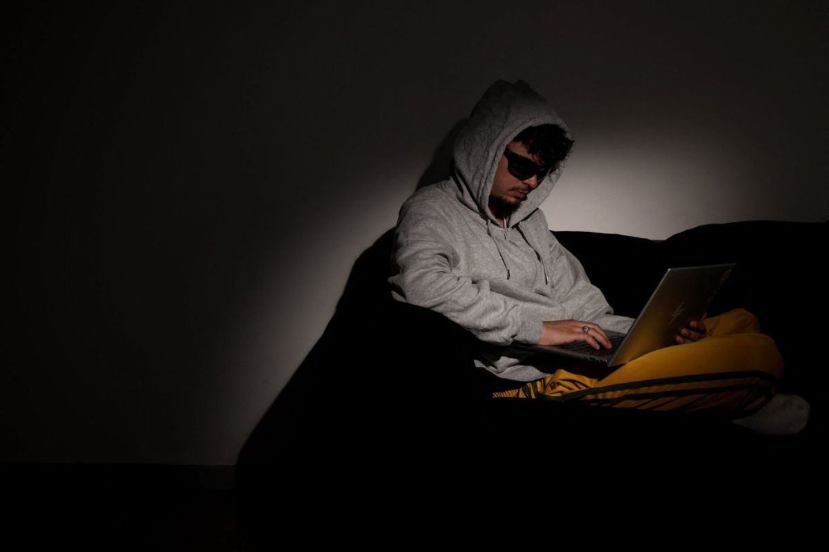 Cybercriminalité en France : deux jeunes hackers face à la justice pour vol de données