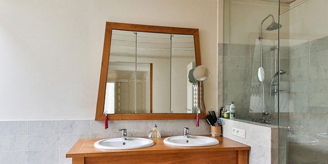 les secrets d'un miroir de salle de bain bien placé