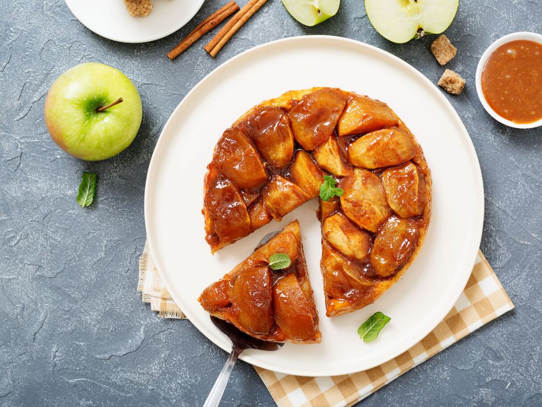 Dégustez une tarte tatin sans sucre en un temps record