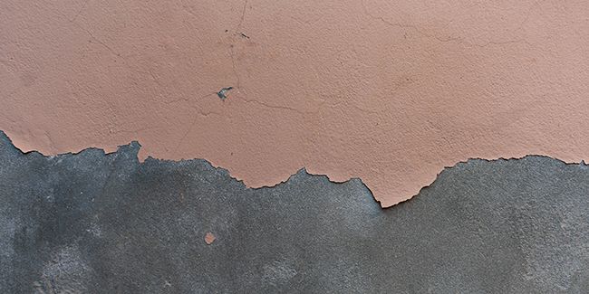 Réparer la peinture qui s'écaille : astuces et solutions efficaces