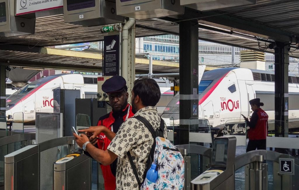 Paris : la confusion des règles sur le transport des chiens intrigue les voyageurs