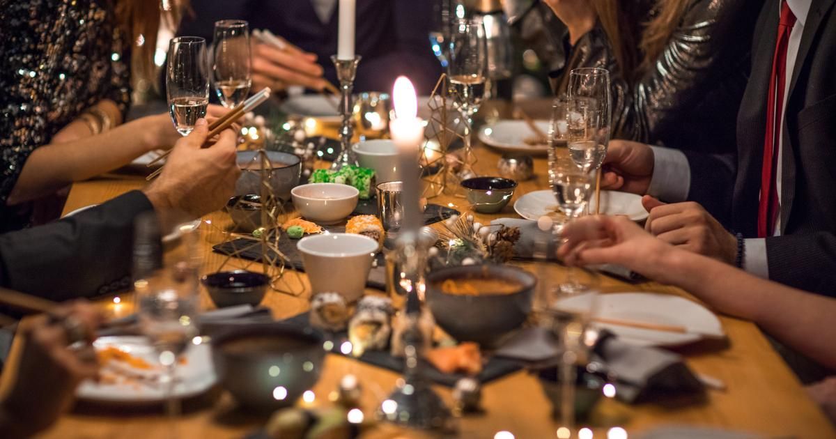 les 9 codes modernes du bien-recevoir pour des fêtes réussies