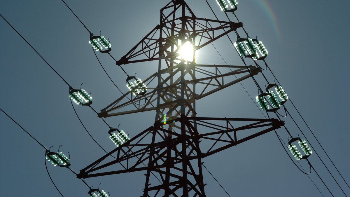 Saison d'été : adoptez les bons réflexes près des lignes électriques