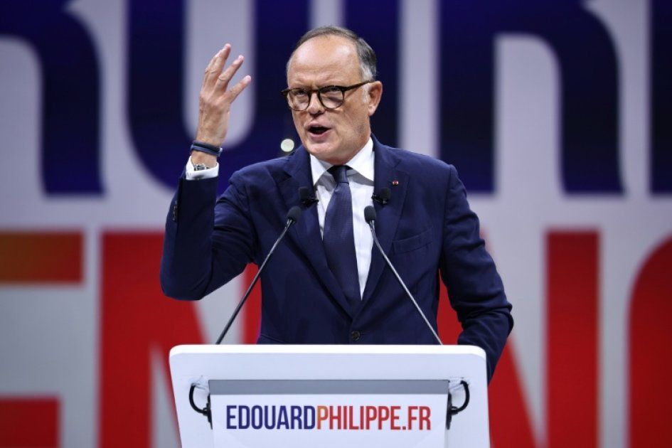 Philippe s'attaque au RN, Mélenchon confiant pour 2027