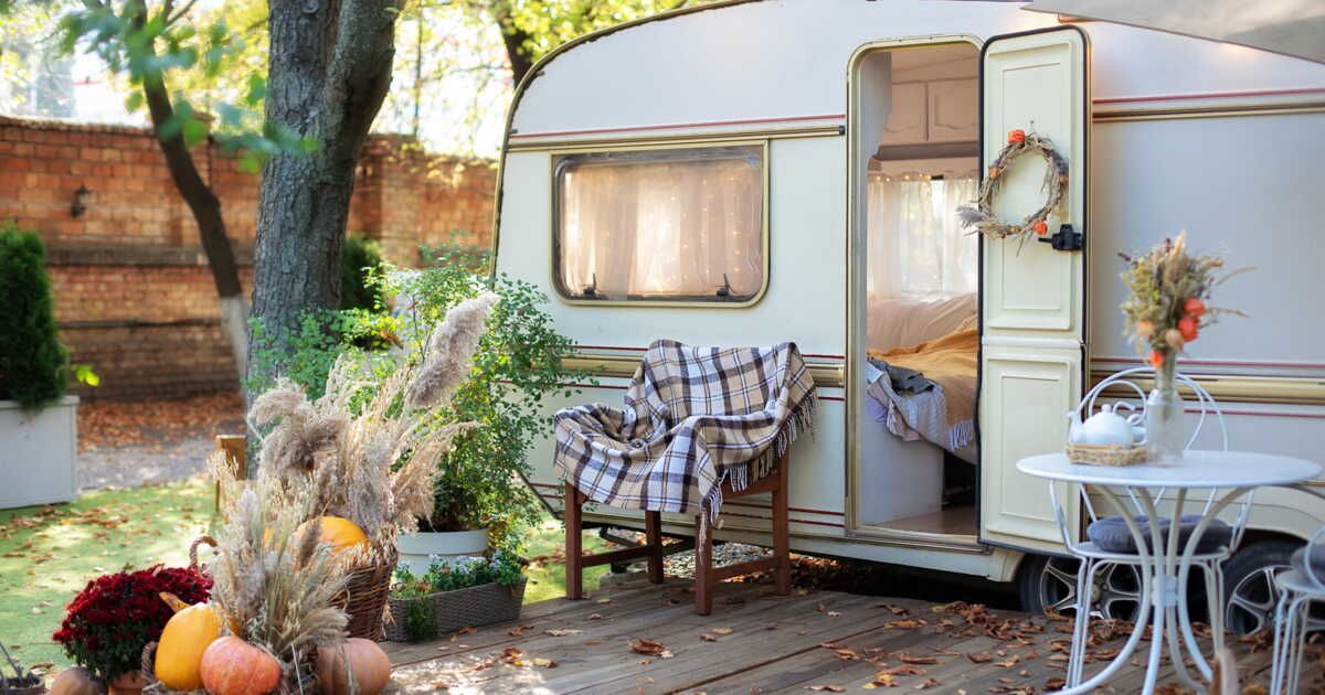 Installer un camping-car ou une caravane dans son jardin : ce qu'il faut savoir