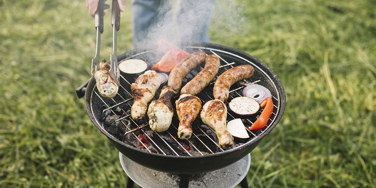 Barbecue ou plancha : que choisir pour votre jardin cet été ?