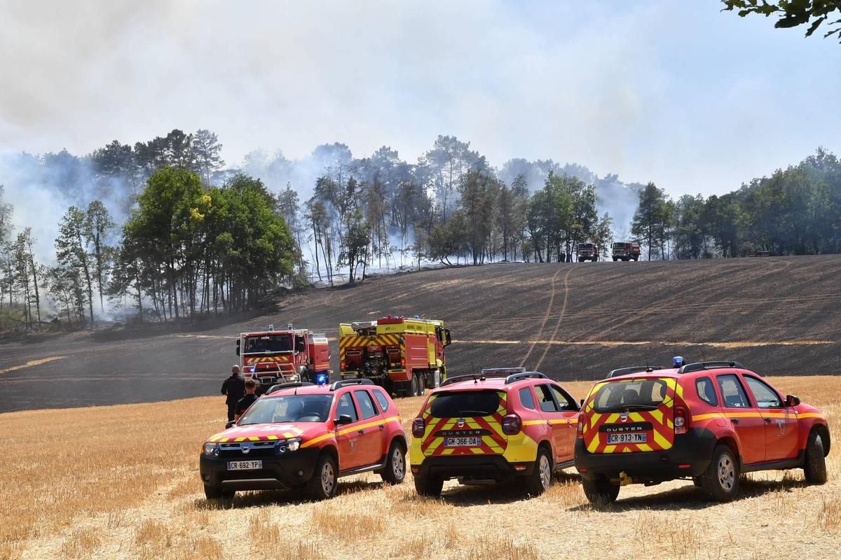 Incendies en Dordogne : les pompiers face à une nouvelle nuit de flamme