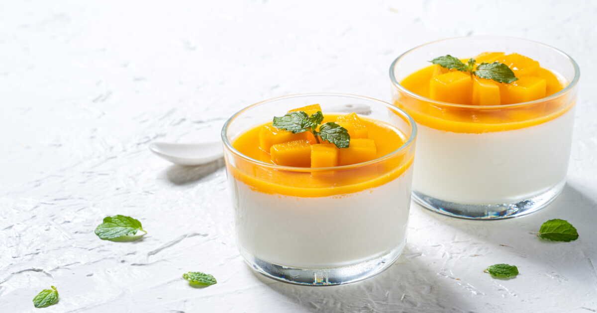 Panna cotta à la mangue et feuillantine : la recette très facile de ce dessert parfait pour la Saint-Valentin