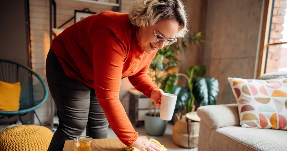 L'ordre parfait du ménage : aspirateur ou poussière en premier ?