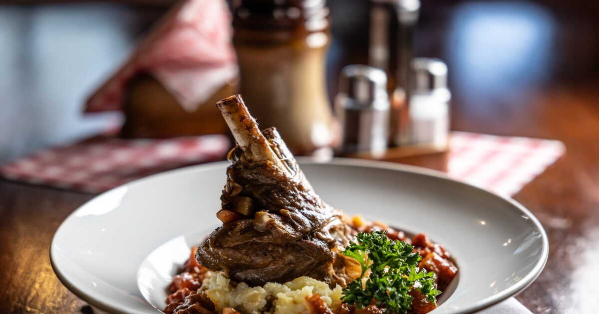 Souris d'agneau à la sauce au vin rouge : la recette mijotée parfaite