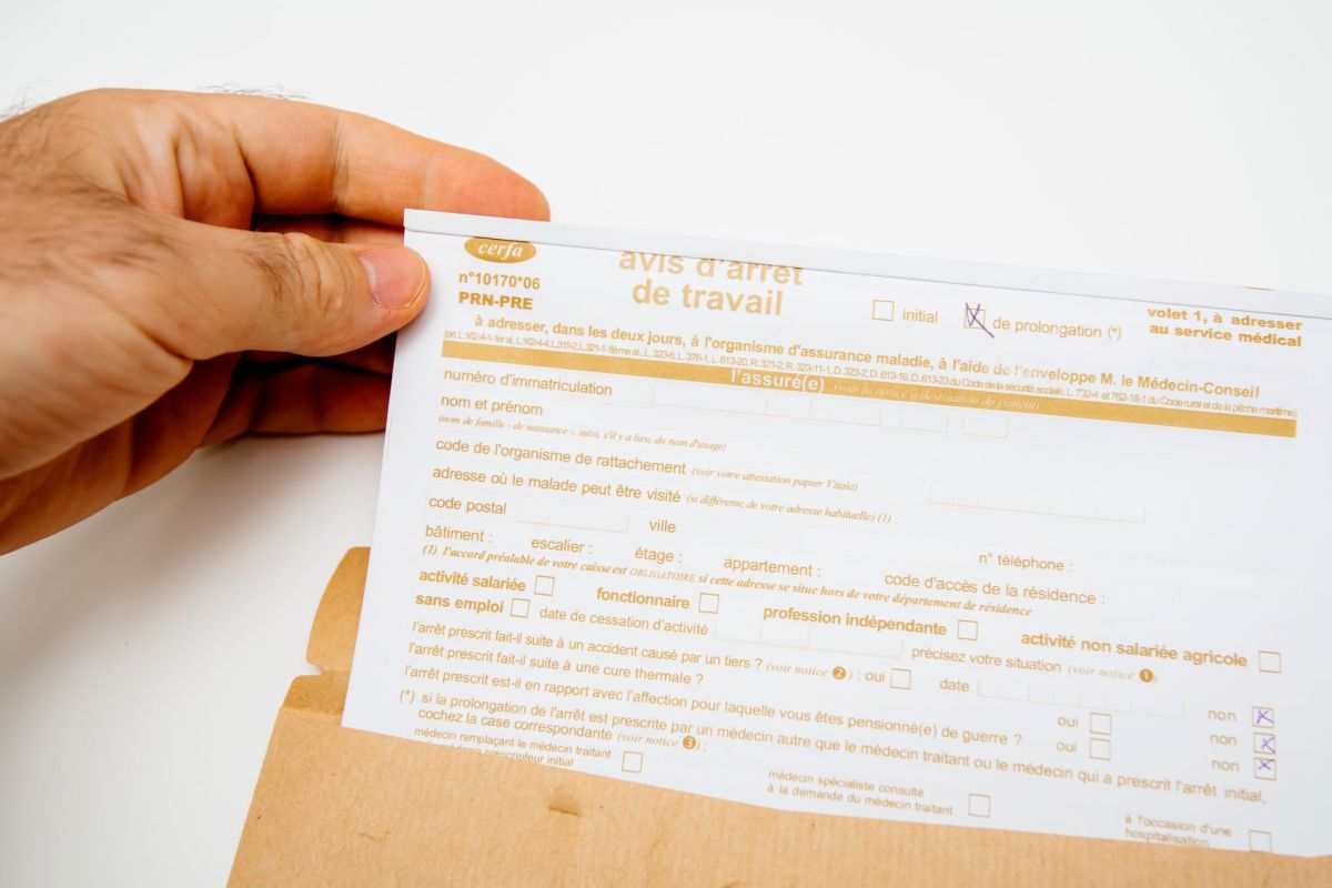Arrêts maladie : la réforme du 1er mars éveille des préoccupations parmi les employés