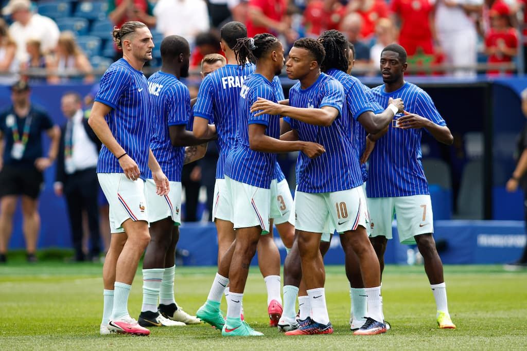 les origines des bleus à nouveau sur la sellette