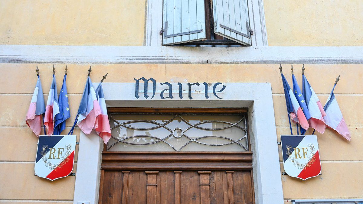 un ancien maire sous les projecteurs : accusé de pédopornographie