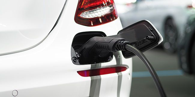 Comment choisir la puissance de sa prise renforcée pour recharger sa voiture électrique ?