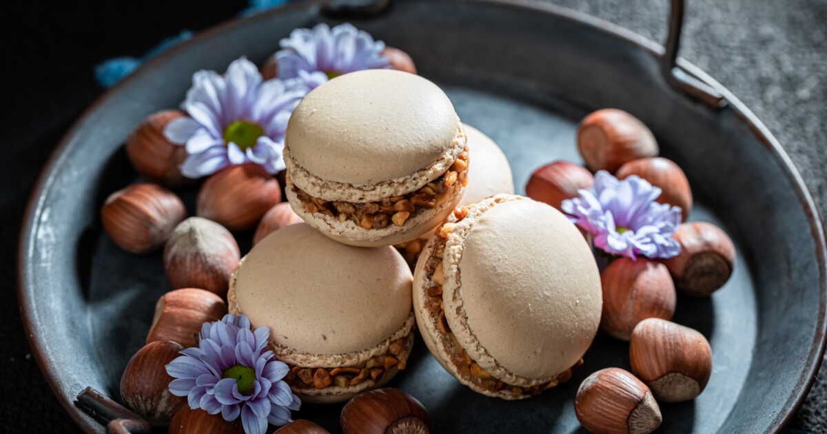Découvrez l'art des macarons noisette et yuzu avec Pierre Hermé